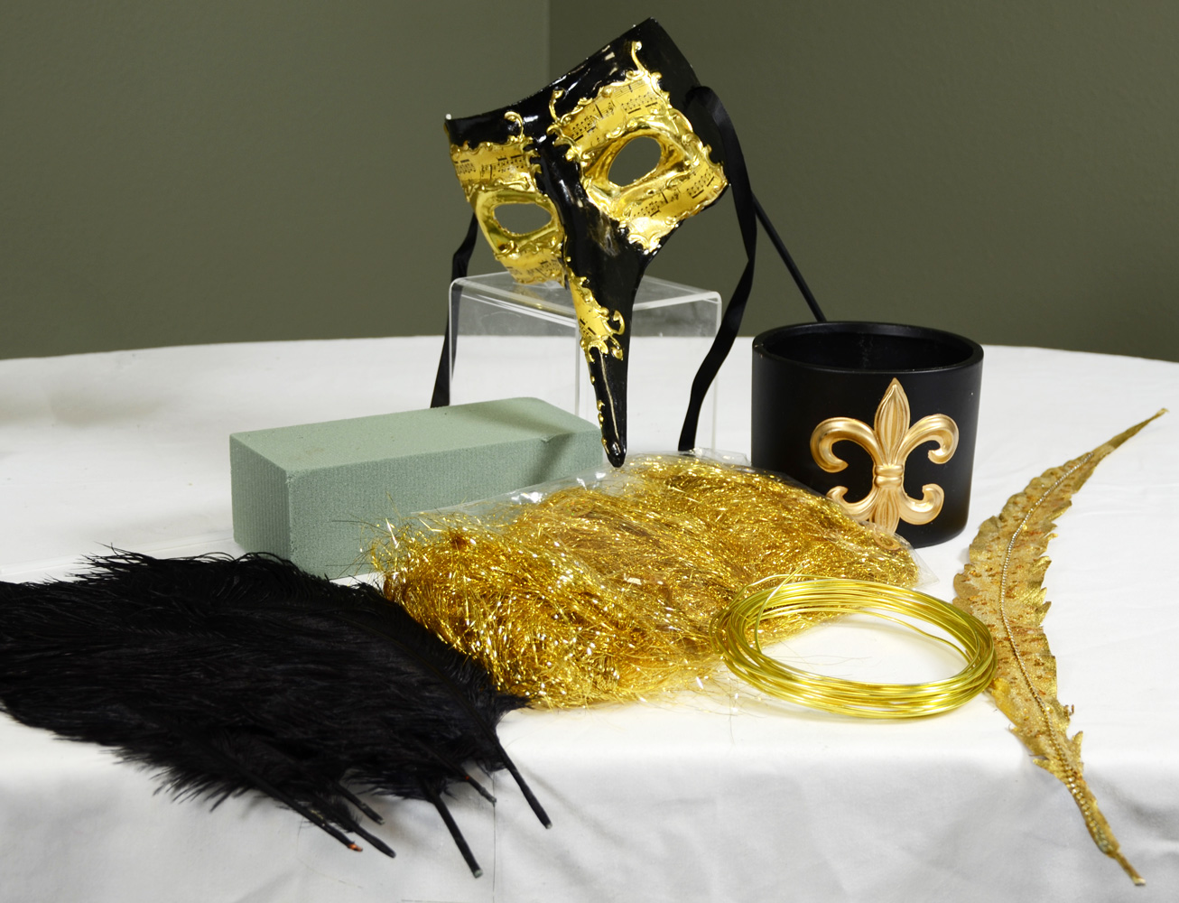 Black and Gold Mask Centerpiece Supplies