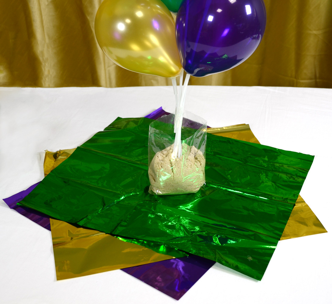 Centerpiece a: Use can good for base and balloon sticks for balloons   Balloon decorations, Balloon decorations party, Reunion centerpieces