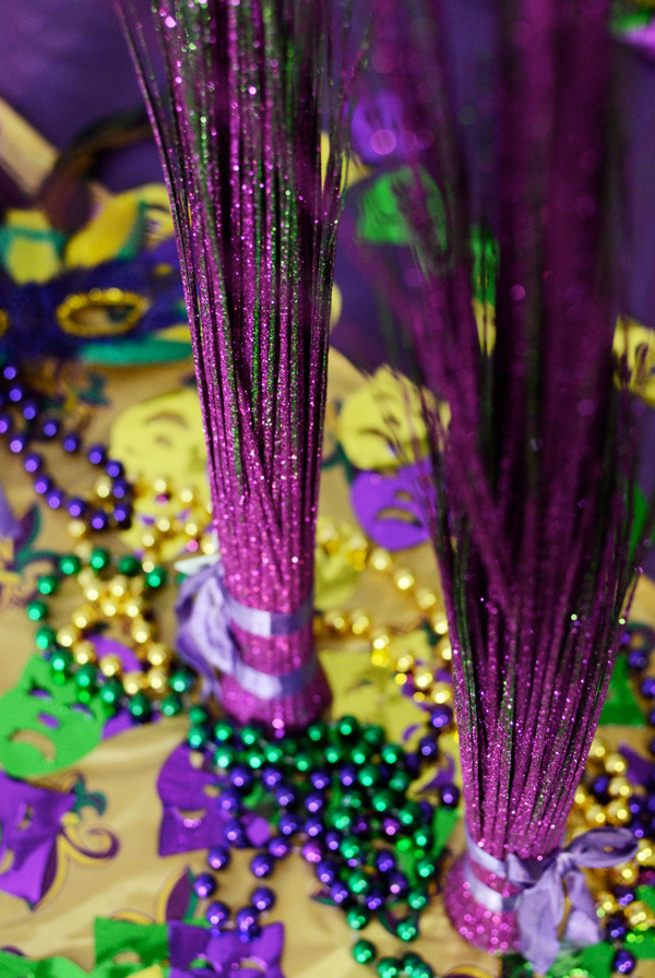 mardi gras table decorations tablescape ideas confetti party