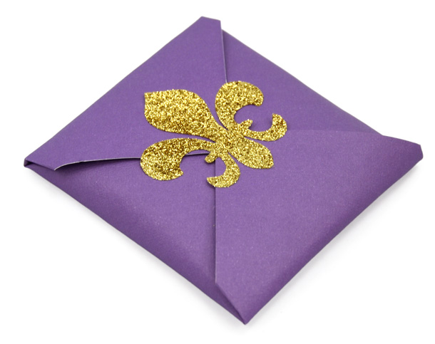  Praline wrap with fleur de lis sticker