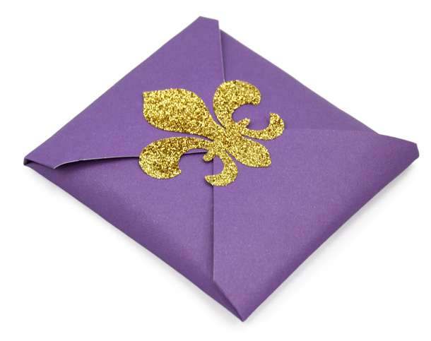Praline wrap with fleur de lis sticker
